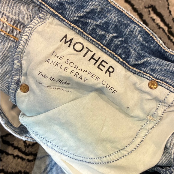 MOTHER The Scrapper Cuff Faded Jeans - Picture 5 of 8
